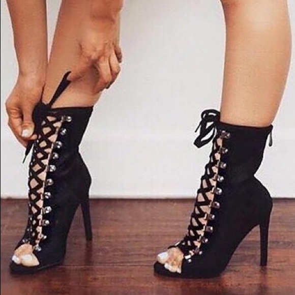 Cape Robbin Shoes - Lace up heel leather black with gold corset style